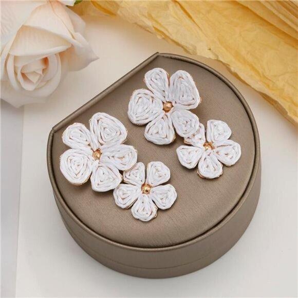 Boho Woven Flower Drop Earrings โ Handmade Natural Raffia Statement Jewelry - Picture 4 of 5